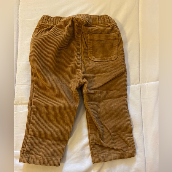 Like new Old Navy baby boy tan corduroys in size 12-18 months - Picture 3 of 3